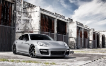  Porsche Panamera    